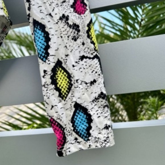 Nylon Apparel Multicolored Long Sleeve Turtleneck Snake Print Bodysuit/Medium - Picture 4 of 8